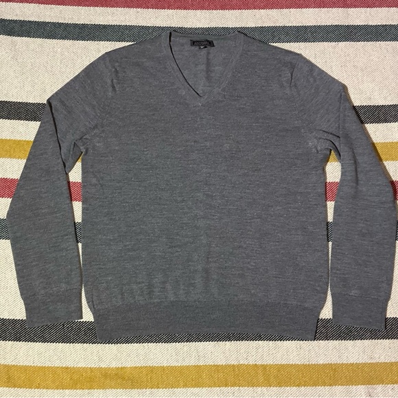 Express 100% Wool V neck Sweater in Gray size mens Large - Picture 2 of 14